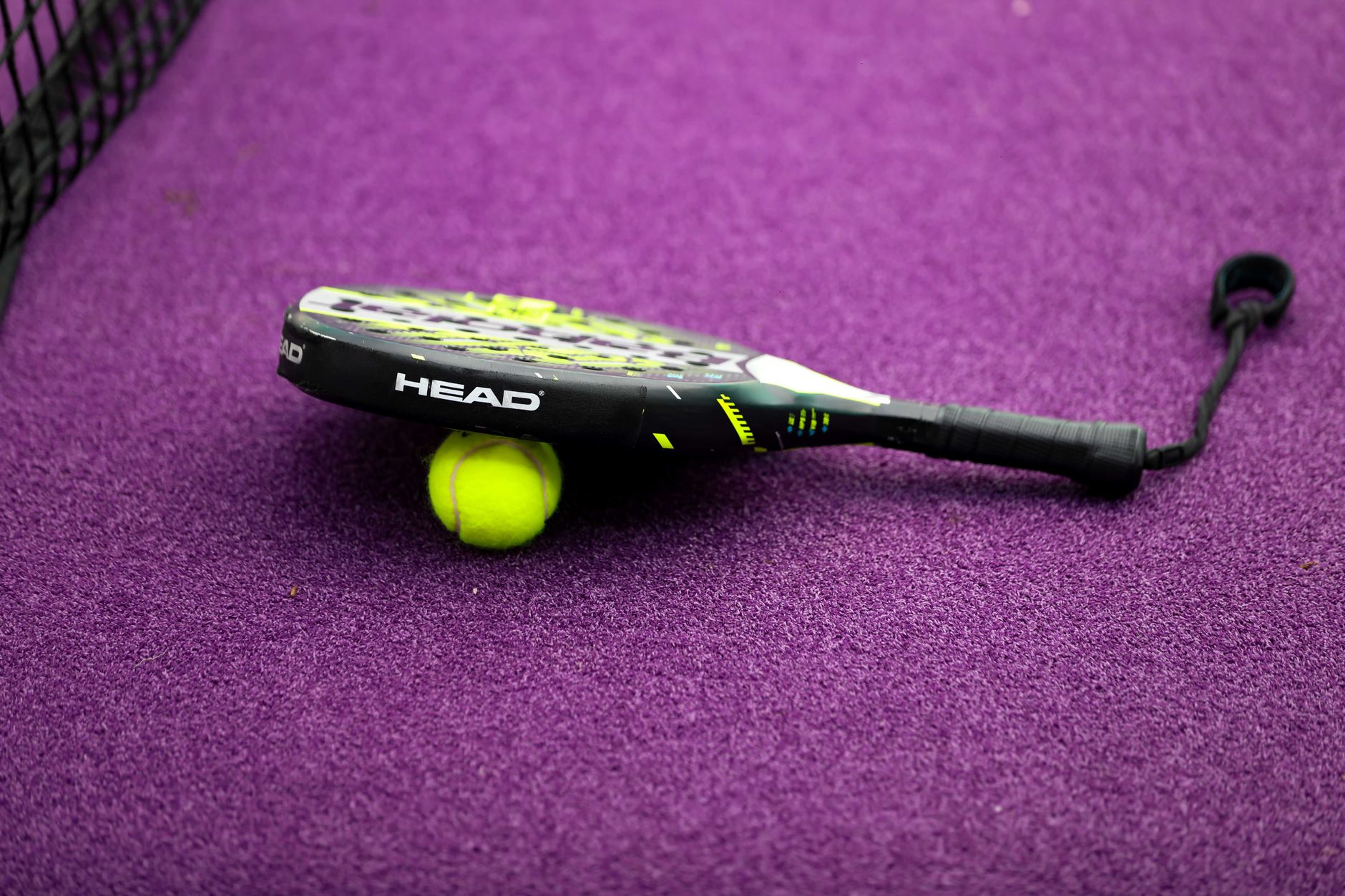 Padel i Dubai: Sådan Kombinerer Du Sol, Luksus og Verdens Hurtigst Voksende Sport